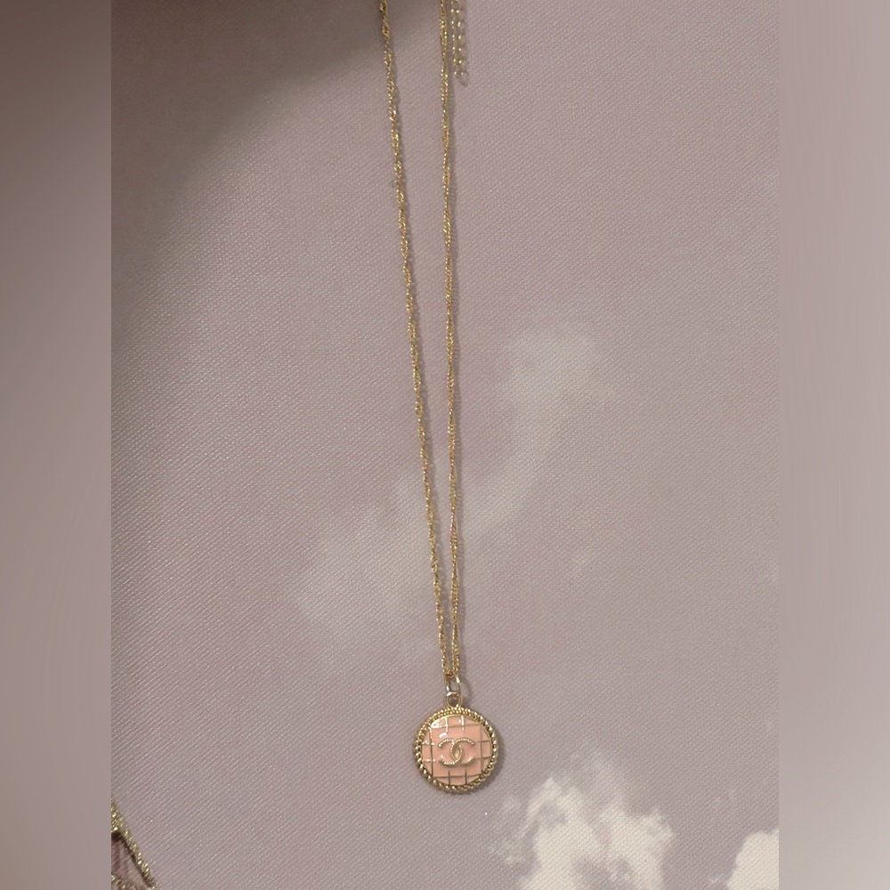 💕Gorgeous Authentic Chanel Necklace💕

❗️CLOSEST CLEAROUT❗️